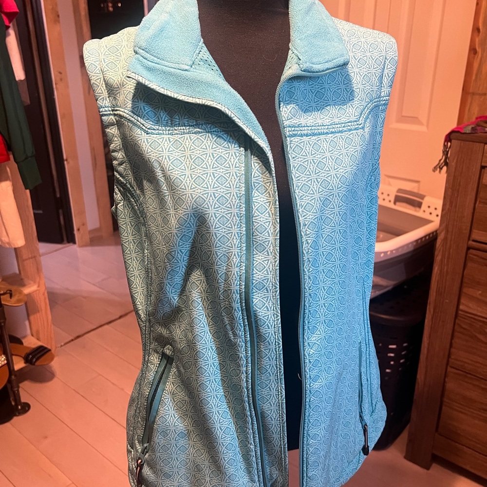 Roper Blue Denim Vest with Zip-Front Closure
